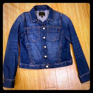 Women’s classic button up denim jacket
